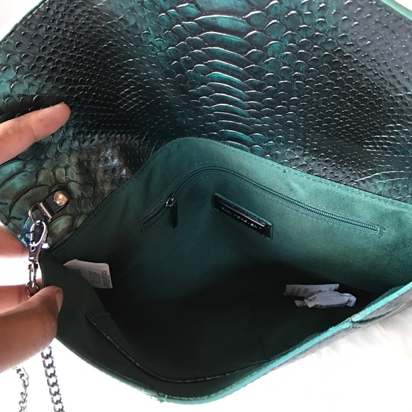 🆕Emerald Green Reptile Textured Medium Clutch - Picture 6 of 7