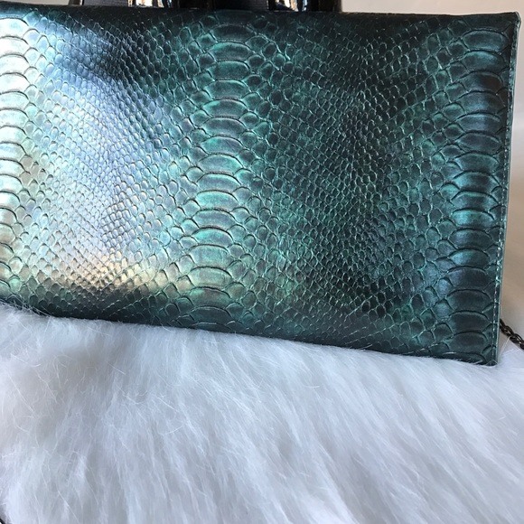 🆕Emerald Green Reptile Textured Medium Clutch - Picture 7 of 7