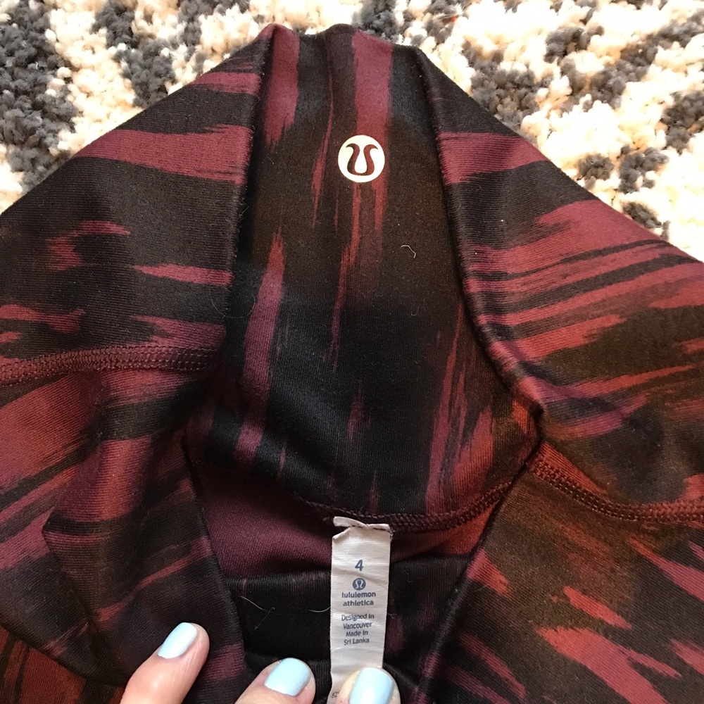 *SOLD*Lululemon Shorts! Size 4, New Condition - Picture 2 of 4