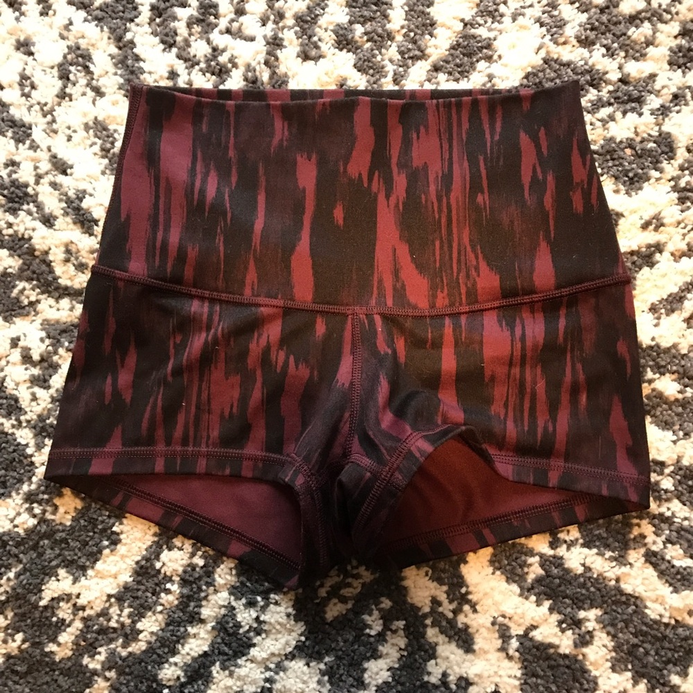 *SOLD*Lululemon Shorts! Size 4, New Condition - Picture 3 of 4