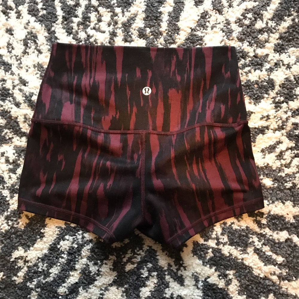 *SOLD*Lululemon Shorts! Size 4, New Condition - Picture 4 of 4