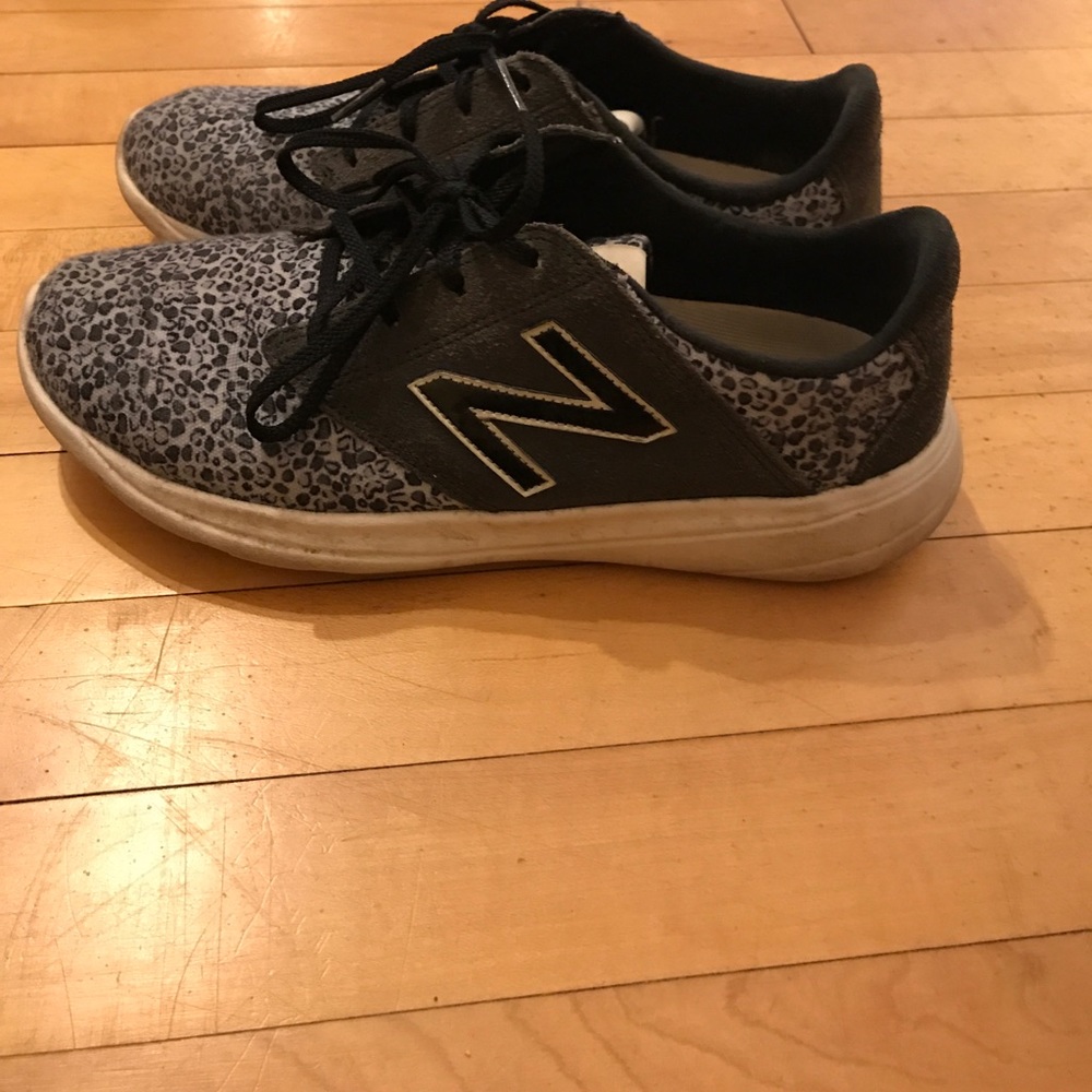 New balance tennis shoes