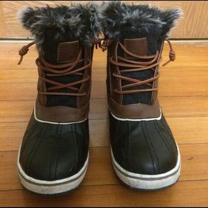 Cute fur lined winter snow/rain boots