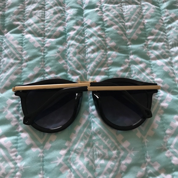 Sunglasses 😎 - Picture 2 of 3