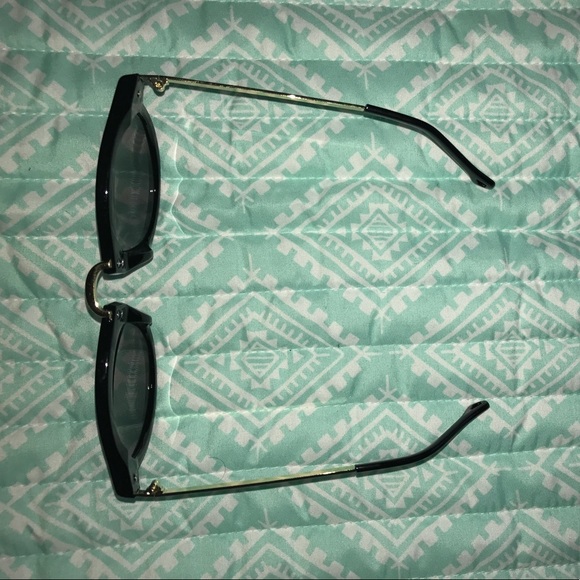 Sunglasses 😎 - Picture 3 of 3