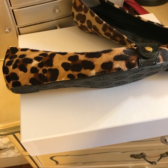 Tory Butch Leopard Print Pony Hair Flats - Picture 2 of 7