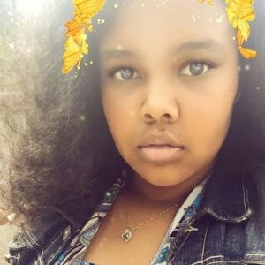 Meet your Posher, Yasmine