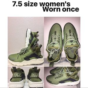 Nike women's huaraches