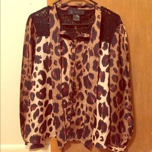 Kardashian Kollection leopard top sz Large