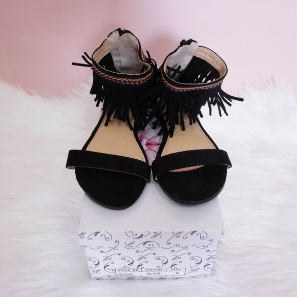Fringes Black Sandals - Picture 4 of 6