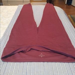 Athlete yoga pants. No pilling, barely worn.