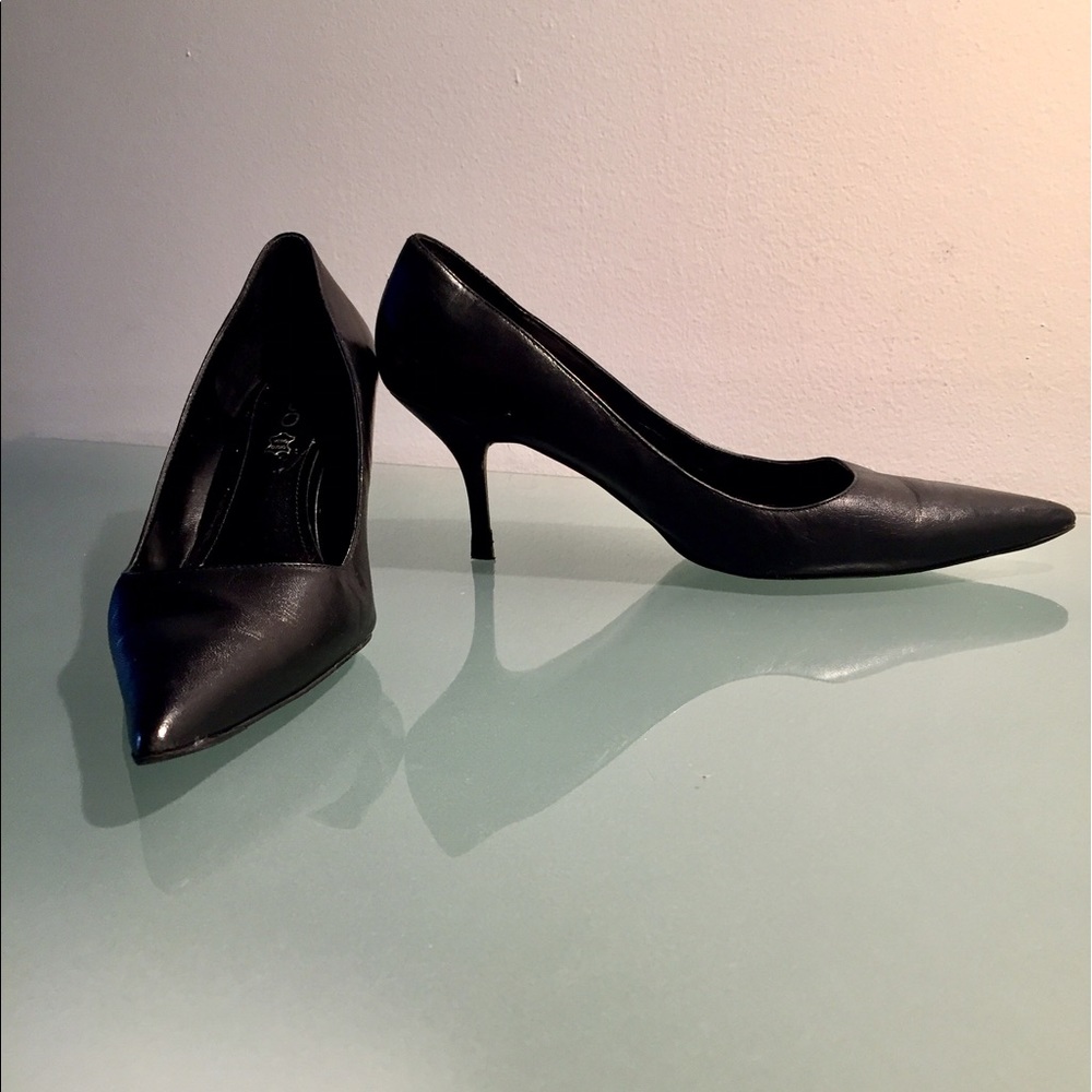 ALDO black leather pointed toe kitten heel