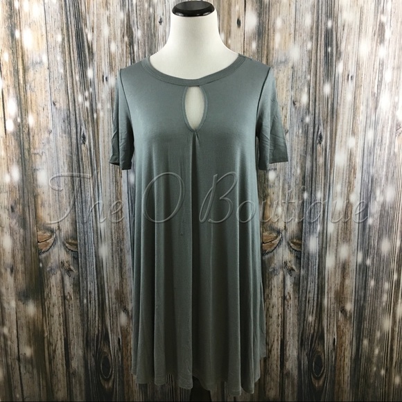 🎉CLEARANCE🎉 Gray Keyhole T-Shirt Tunic Dress - Picture 3 of 4