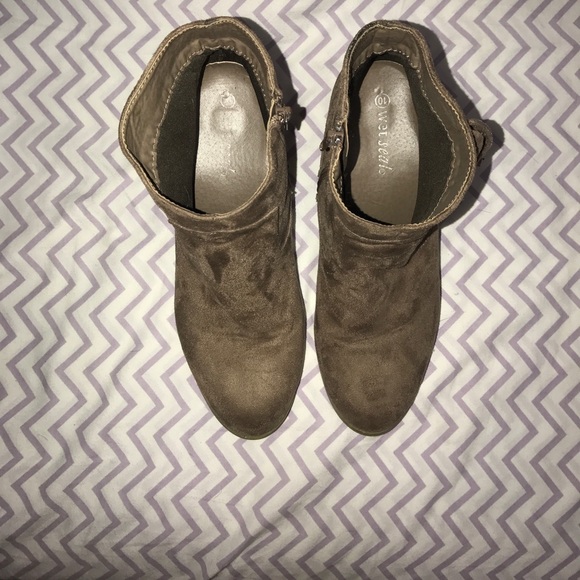 Taupe fringy booties - Picture 3 of 3