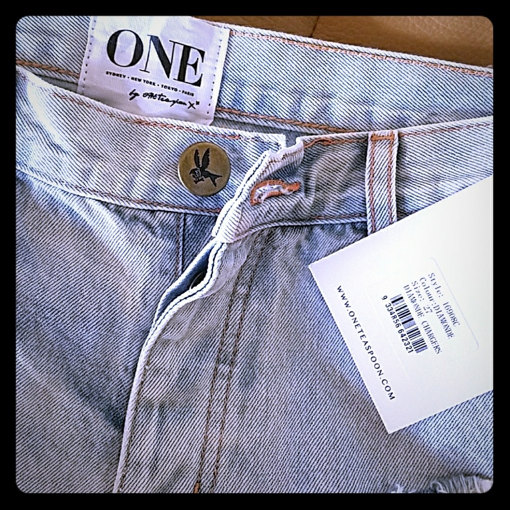 NWT One Teaspoon Diamond Charger distressed shorts