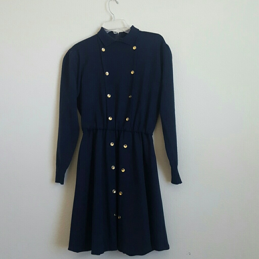 A beautiful dress - Picture 2 of 3