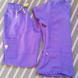 Women's Wonder wink 4 way flex scrub set