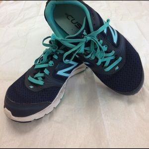 New balance tennis shoes