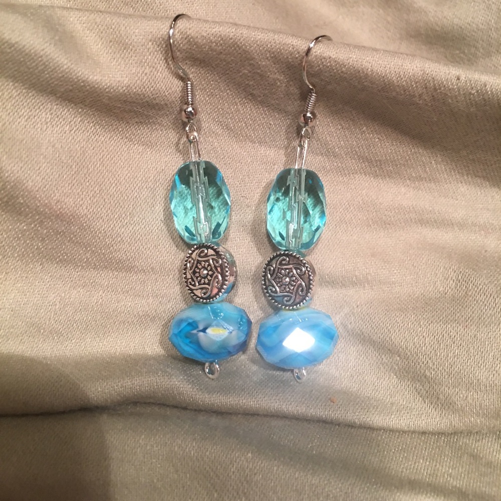 Gorgeous blue crystals earrings NEW - Picture 2 of 4