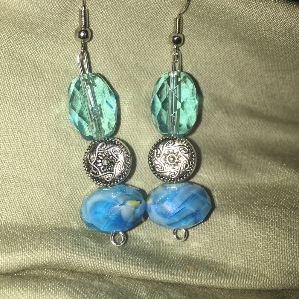 Gorgeous blue crystals earrings NEW - Picture 3 of 4