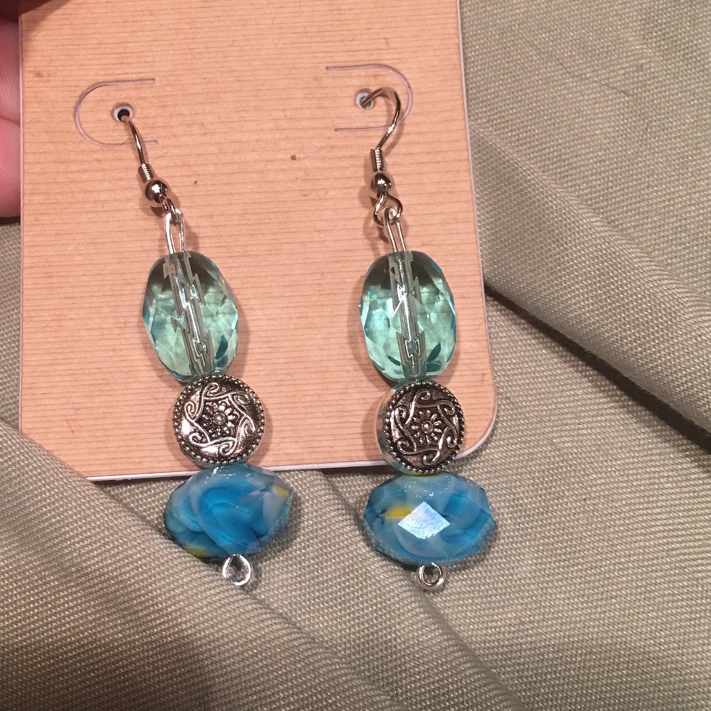 Gorgeous blue crystals earrings NEW - Picture 4 of 4