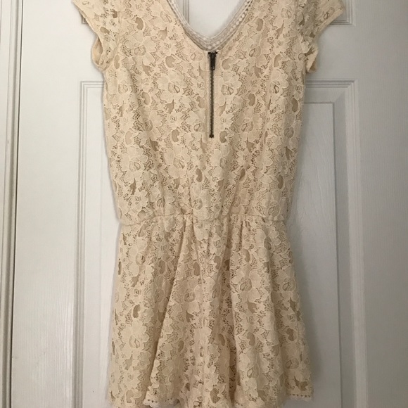 Lace romper - Picture 3 of 4