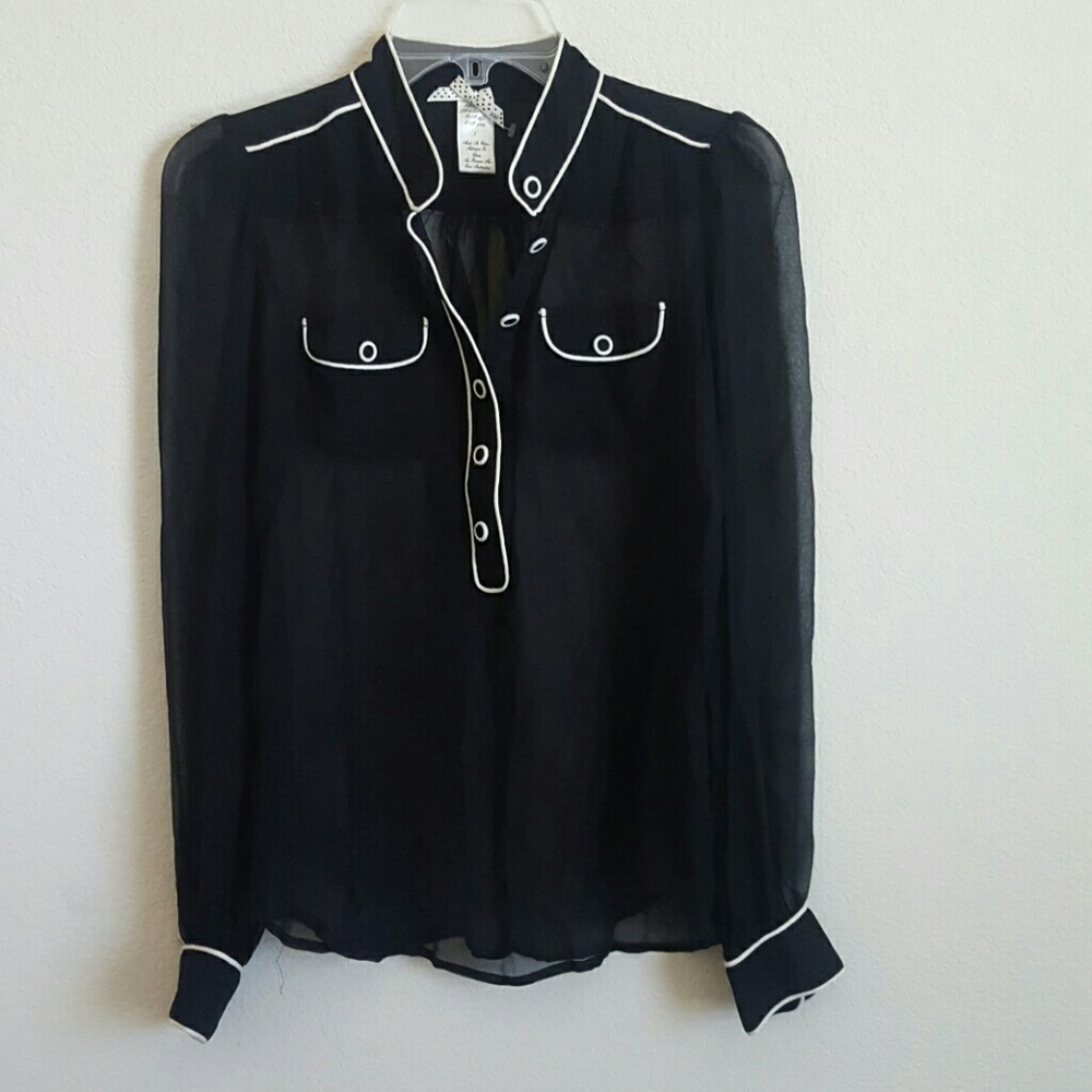 Black and white long sleeve top