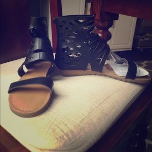 Brand New, NWOT Carlos black gladiator sandals
