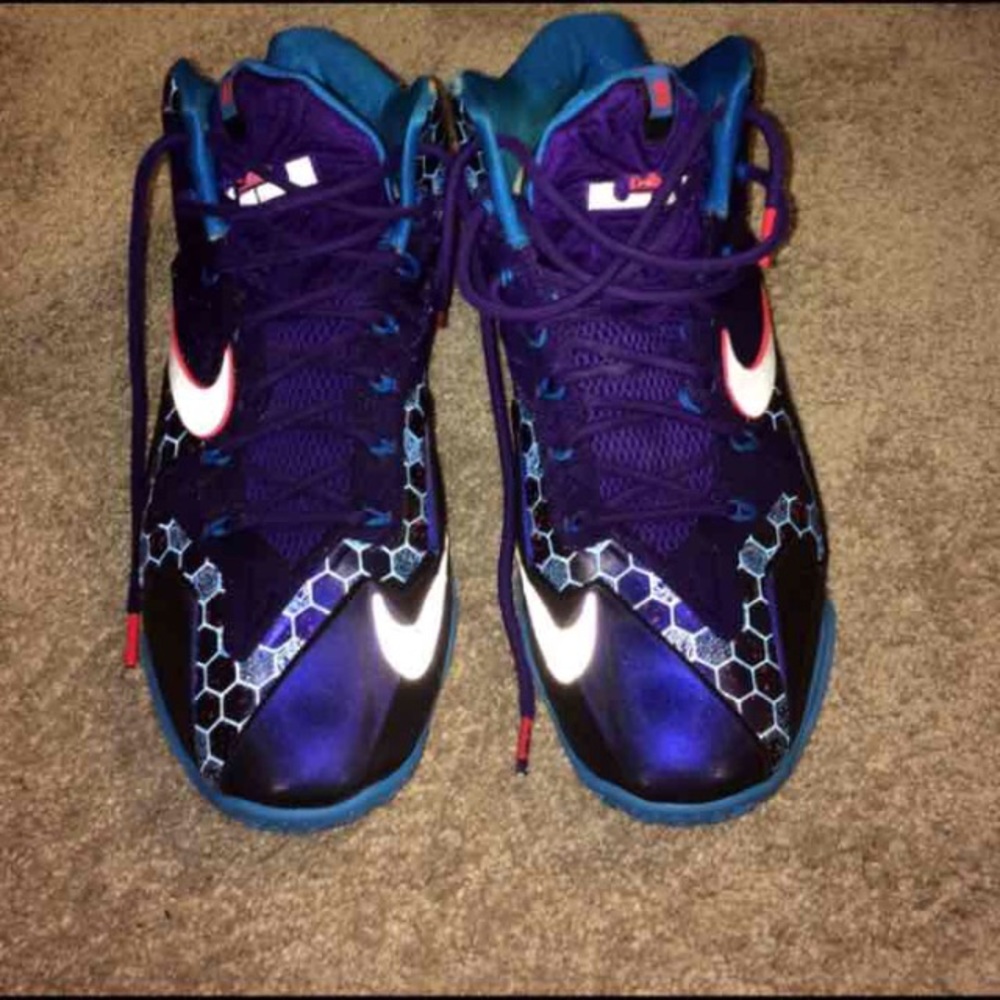 Nike Lebron 11's Size:11