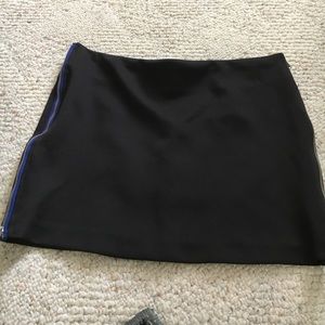 Skirt with zippers on sides