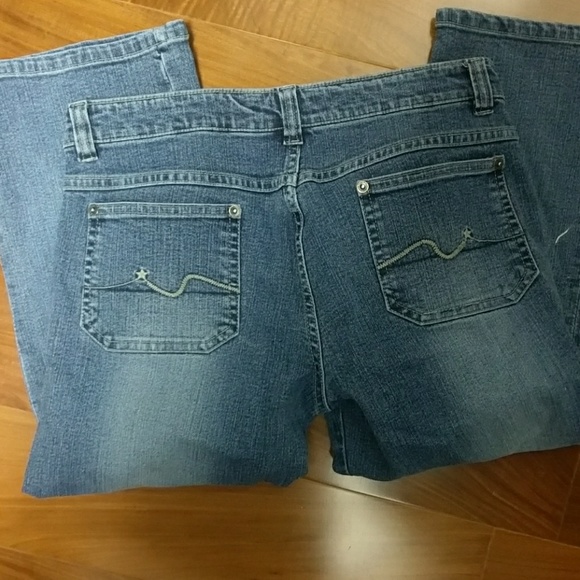 Capri Jeans - Picture 2 of 2