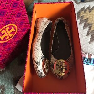 Tory Burch Flats in almost new condition!