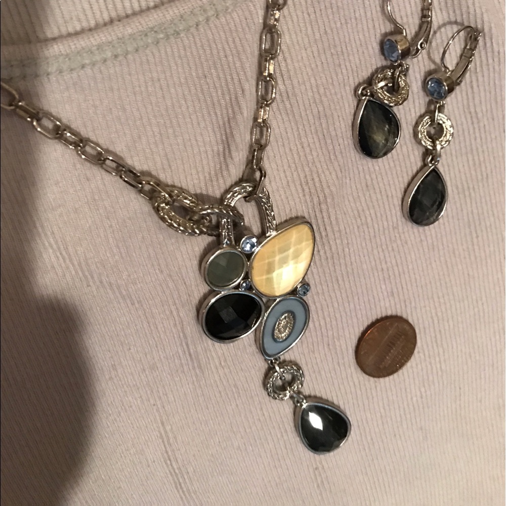 Necklace and earring set