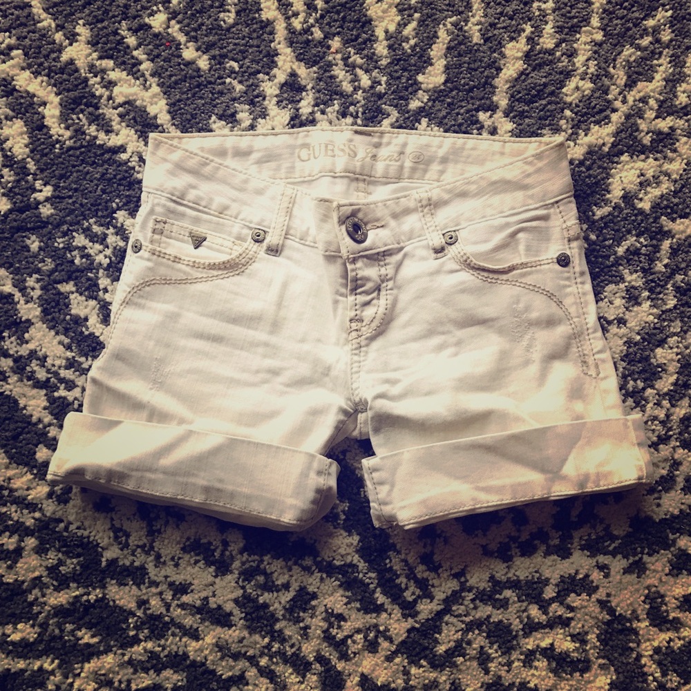 White GUESS stretch jean shorts, 24