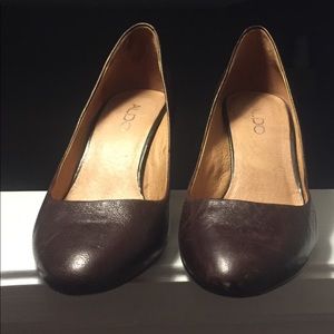 Aldo brown leather pumps