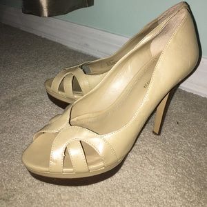 BCBGeneration cream heels