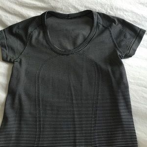 Lululemon black and white stripe run swiftly sz 4