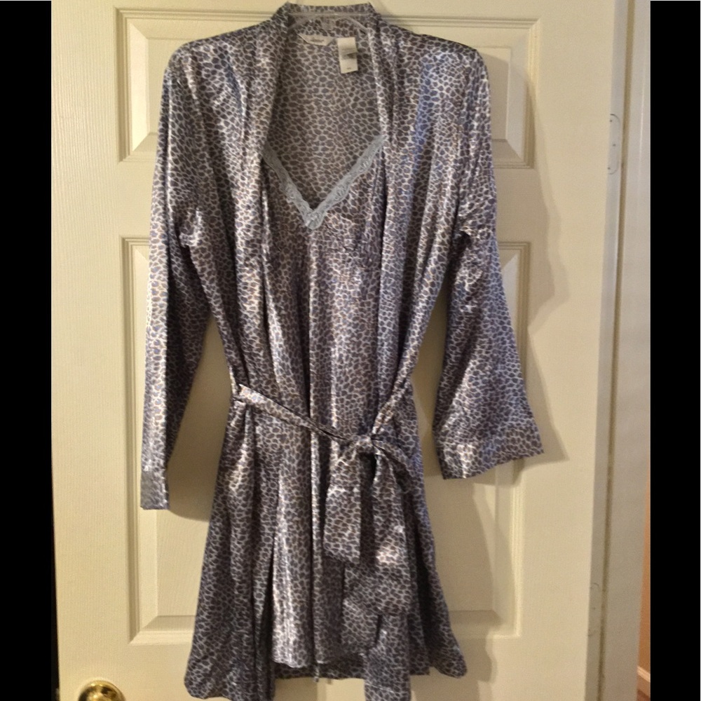 Ladies Gown L and Matching Robe M