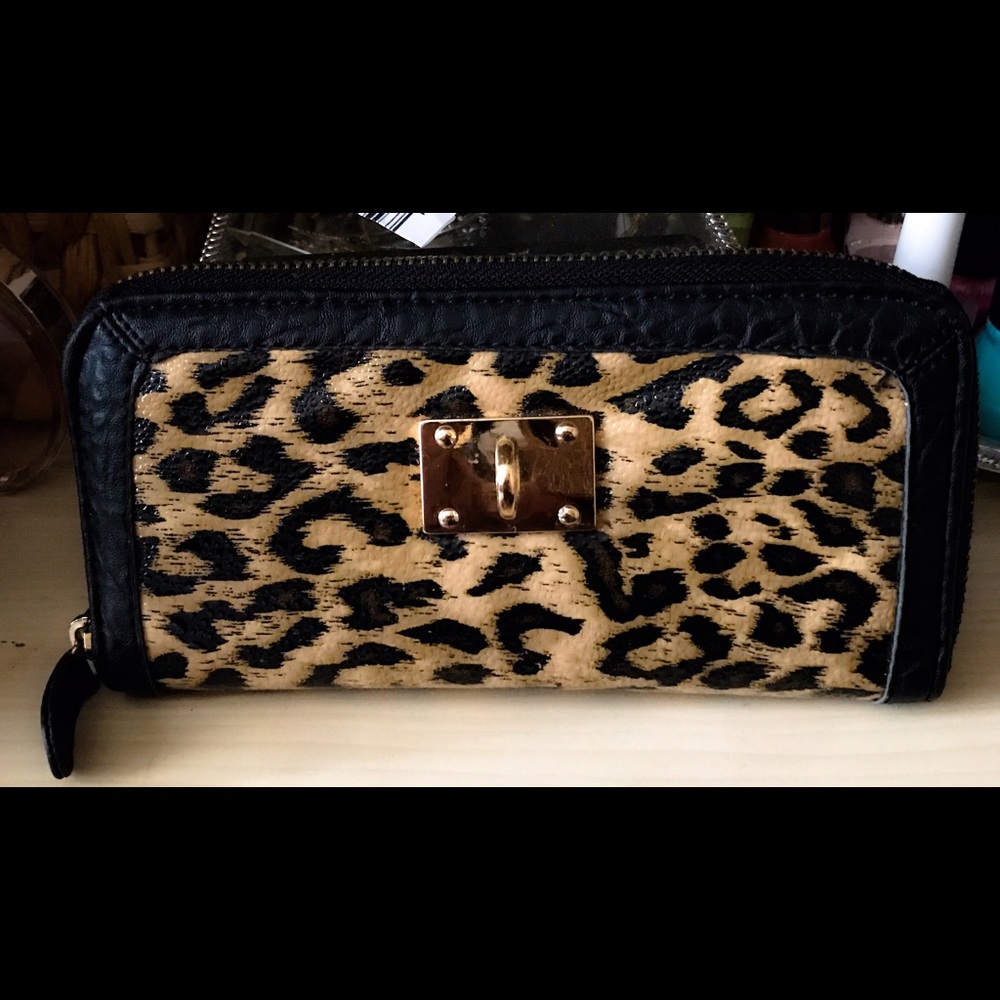 Midsize leather Leopard Wallet