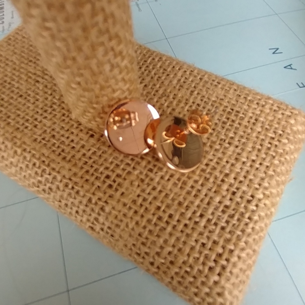 Dainty jewelry gold rose stud earrings - Picture 2 of 2