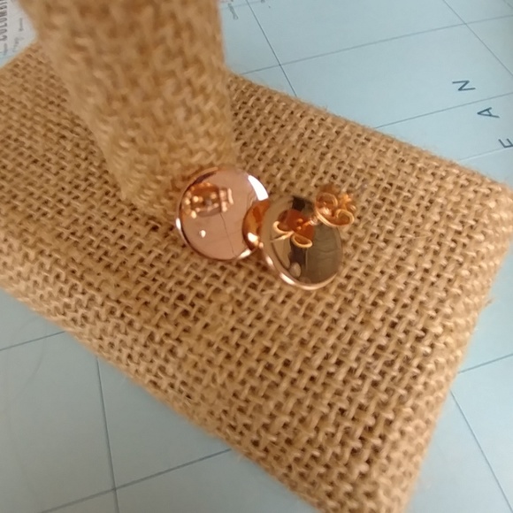 Dainty jewelry gold rose stud earrings - Picture 2 of 2