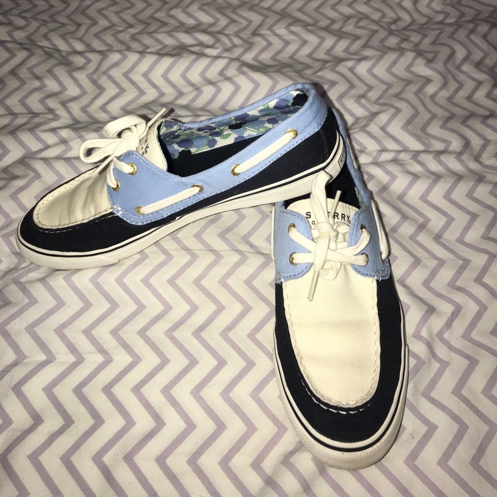 Size 9.5 canvas sperry's