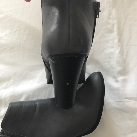 Grey Runway Seven Booties - Picture 3 of 4