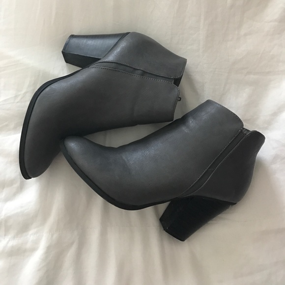 Grey Runway Seven Booties - Picture 4 of 4