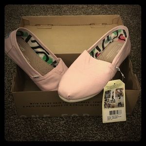 BNWT 8.5 Pink Icing Toms with Box