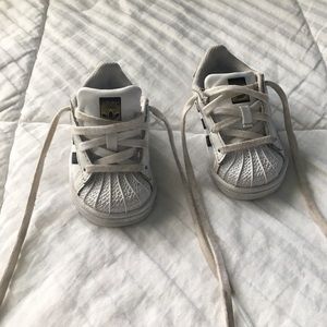 Toddlers Adidas size 4