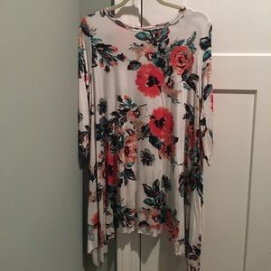 Floral Boutique top size large nwot - so cute on!