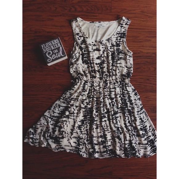 Charlotte Russe Dresses & Skirts - 🌷3/$10 • Charlotte Russe • Black and White Dress