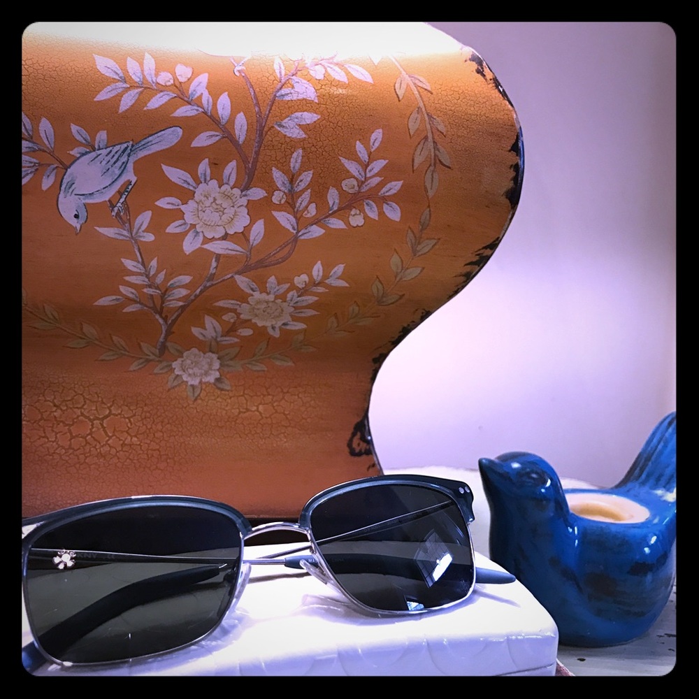 Non-script Sunglasses no scratches NWOT