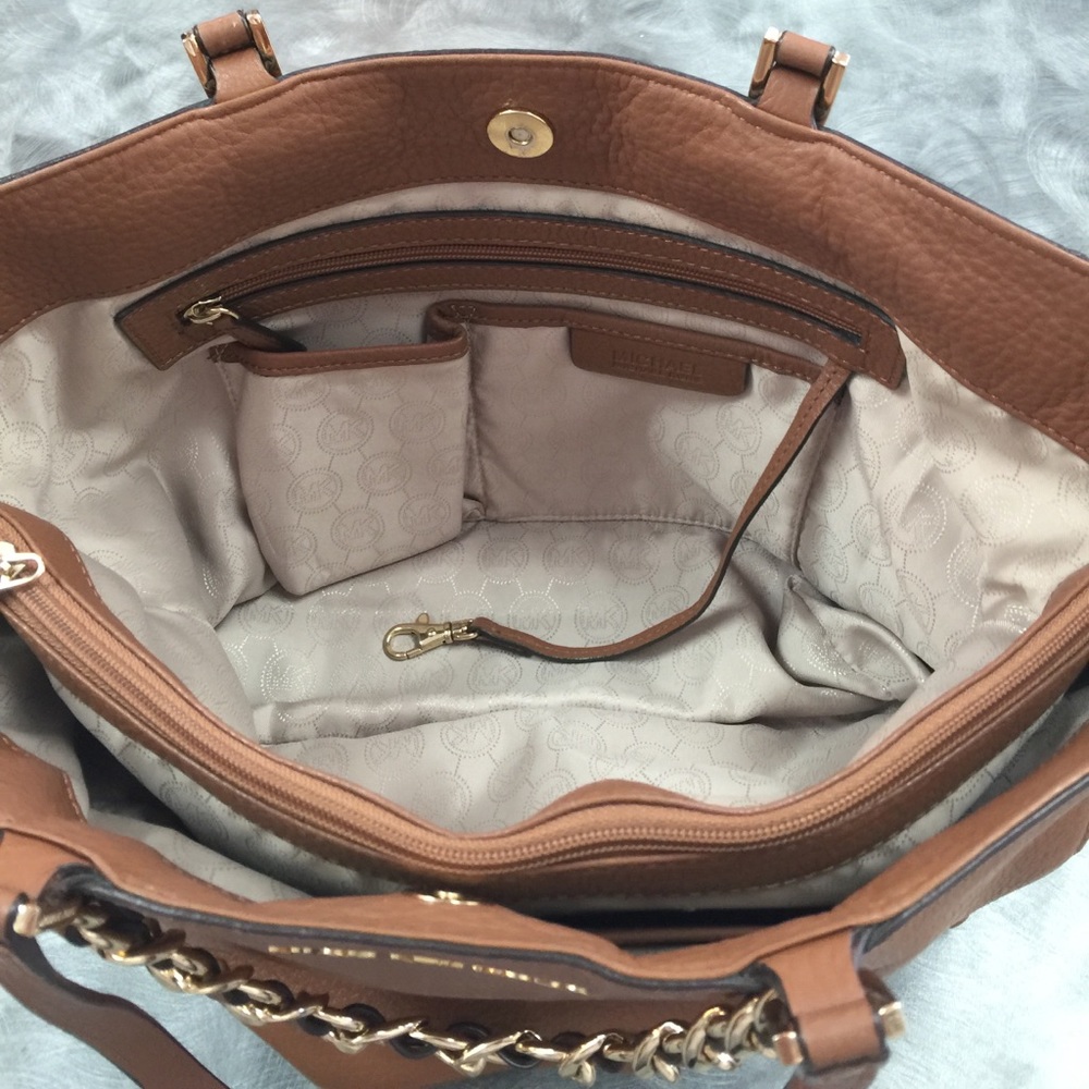 Micheal Kors Handbag - Picture 4 of 6